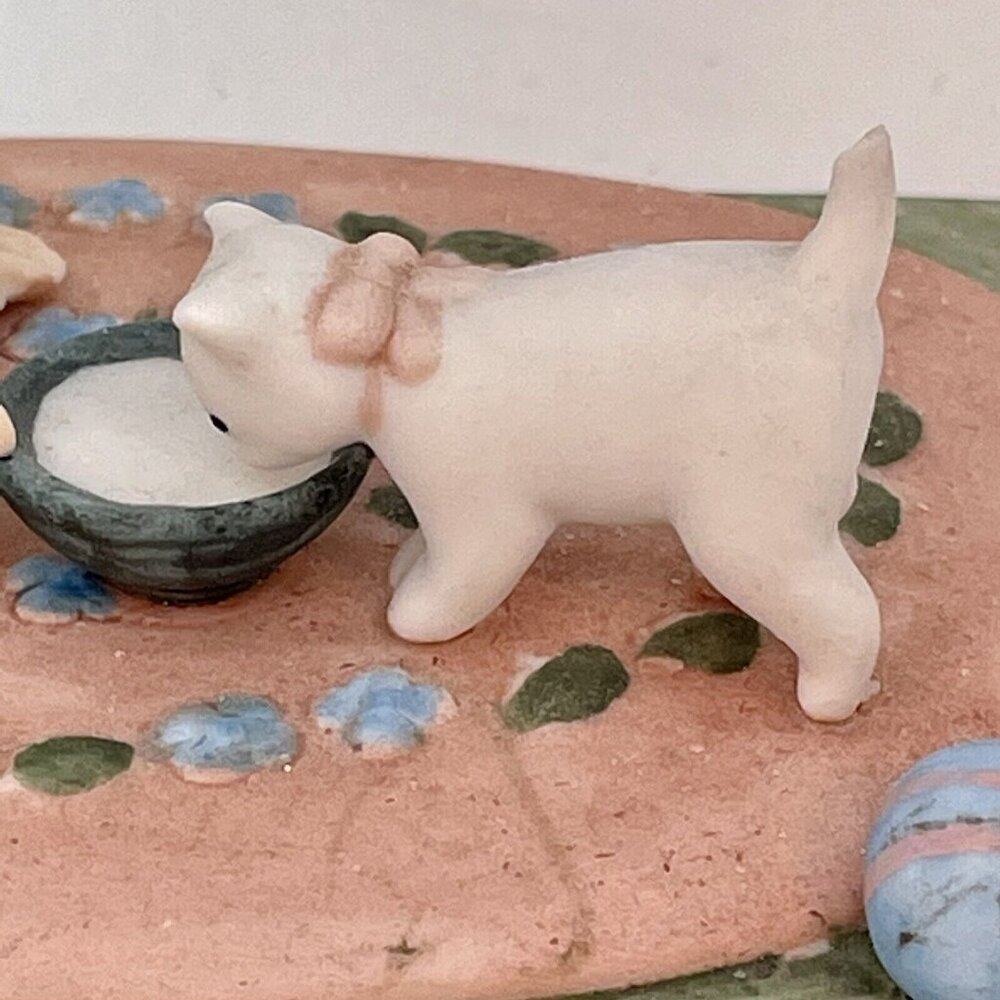 Vintage Porcelain Figurine Boy Feeding Cat Bessie Pease Gutmann 1985 Taiwan - Picture 3 of 12